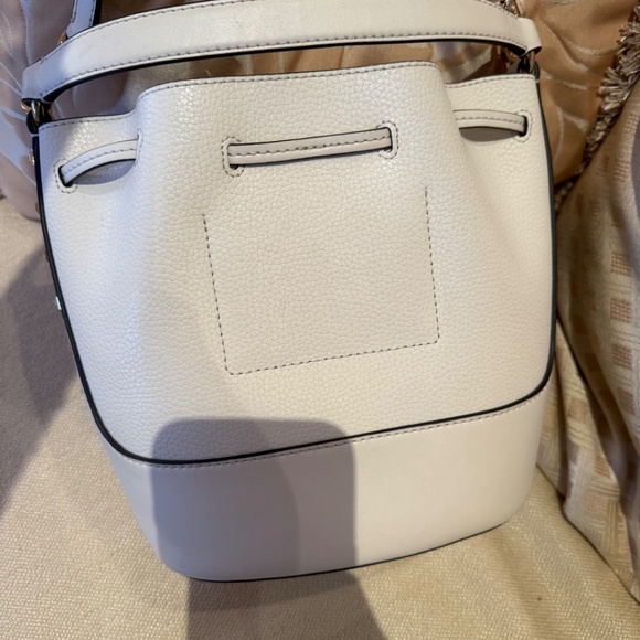 Michael Kors bucket bag - Picture 4 of 9